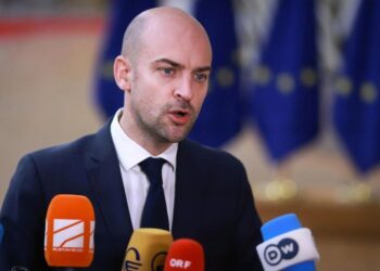 Francia condena las "intimidaciones" a España por condenar la guerra contra Irán