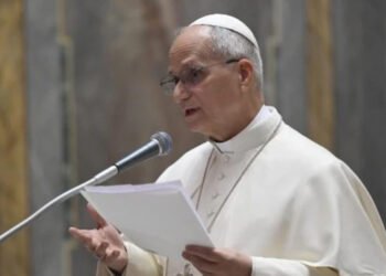 El papa urge a "detener la espiral de violencia" en Oriente Medio antes de que sea irreparable