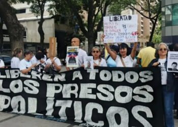 Familiares de presos políticos protestan en Caracas contra la "tortura psicológica" en las cárceles
