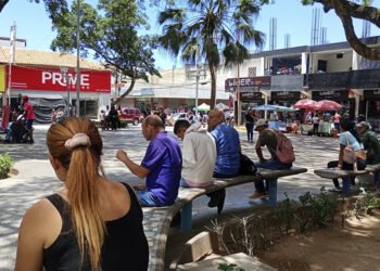 Comercios carupaneros laboraron normalmente luego del decreto por la victoria en el Clásico Mundial