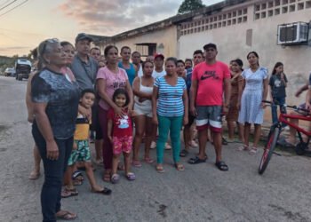 Vecinos de Playa Grande salieron a la calle para protestar por el retraso en el abastecimiento de agua