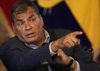 Correa afirma que Noboa busca imitar a Trump en Ecuador: "Se cree intocable y machito"