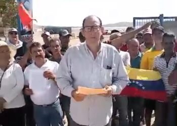 Jubilados de las salinas tomaron las puertas de la Unidad I de la procesadora en la población de Araya