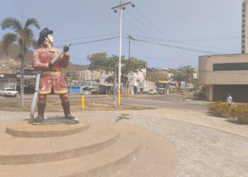 Vecinos solicitan mejoras en la plazoleta de los bomberos de Puerto La Cruz