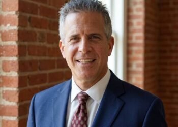 Colegio de Abogados de Anzoátegui nombra a Leonardo Guzmán como Canciller de la Orden