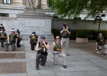 Exagentes del FBI demandan a la Administración Trump por una "campaña de represalias"