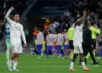 Vinícius y Valverde culminan la remontada del Real Madrid en el derbi con el Atlético