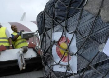 España enviará a Cuba mil kits para necesidades básicas y placas fotovoltaicas