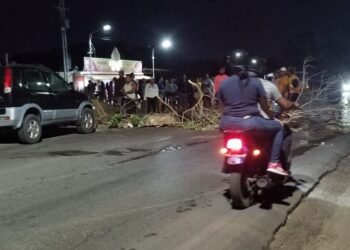 Más de 48 horas sin luz: vecinos de Cantarrana en Cumaná salieron a protestar