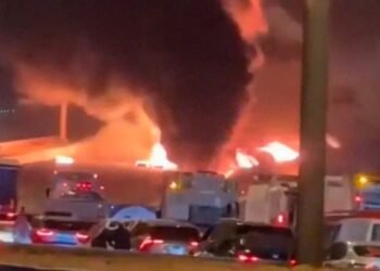 Atacan con drones embajada de EE.UU. en Riad y hay más bombardeos en Beirut