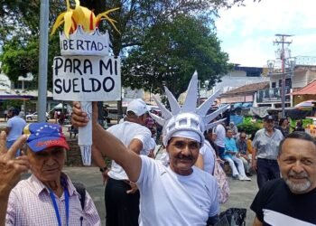 Gremios marcharon en Carúpano para reiterar el pedido de ajuste salarial digno para todos los trabajadores