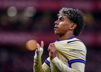 Un golazo de Lamine Yamal afianza al Barcelona en el liderato