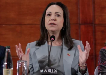 Machado critica al gobierno español por no ponerse "del lado del pueblo venezolano"