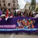 Miles de mujeres marchan en Ecuador contra políticas y leyes impulsadas por Noboa