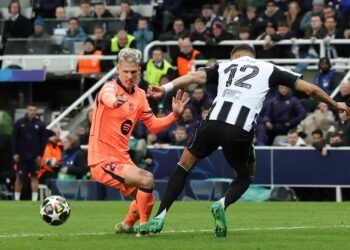 El Barcelona salva el empate en el último instante frente al Newcastle