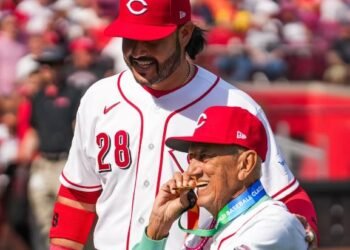David Concepción recibió una ovación en el Great American Ball Park de Cincinnati (+Video)