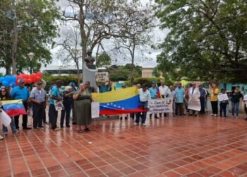 Cantaura se sumó a protesta para exigir sueldos dignos (+Video)