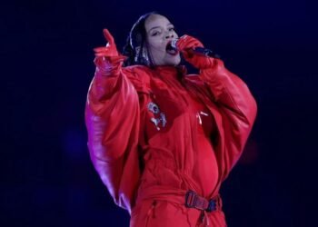 Mujer dispara a la casa de Rihanna en Los Ángeles