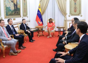 Delcy Rodríguez recibió al nuevo encargado de negocios de Estados Unidos en Venezuela