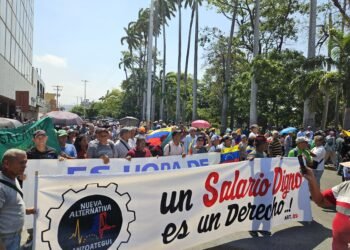 Sindicalistas marcharon y rechazaron los anuncios del gobierno en materia salarial