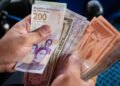 El bolívar se devalúa un 36,4 % ante el dólar durante los primeros tres meses del año