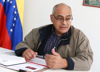 Delcy Rodríguez designa al presidente del seguro social como ministro de Salud