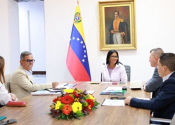 Delcy Rodríguez evalúa planes para mejorar la distribución de agua potable en Venezuela
