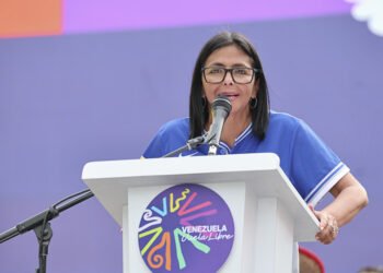 Delcy Rodríguez aumentó a 240 dólares el "ingreso mínimo integral"