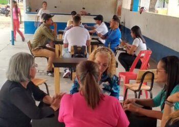 Trabajadores de la Uptjaa se miden en dominó para Juegos Laborales 2026