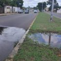 Bote de agua baña parte de la avenida Peñalver en El Tigre