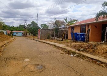 Voz Comunitaria | Vecinos del callejón Freites, en Santa Ana, claman por activación de pozo de agua 