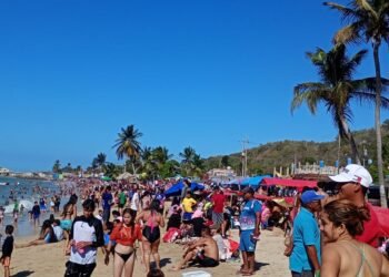 Carúpano mostró presencia masiva de temporadistas en sus dos principales playas 