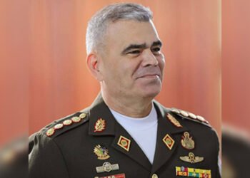 Designan a Padrino López como ministro de Agricultura Productiva y Tierras