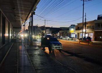 Primera Carrera de El Tigre quedó a oscuras este miércoles