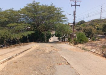 Voz Comunitaria | Vialidad deplorable complica la vida de habitantes del sector 12 de Octubre de Peñalver