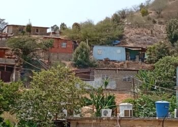 Voz Comunitaaria | En zona alta de Bello Monte claman por agua potable