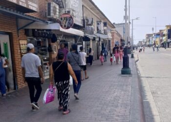 Comercios de Barcelona trabajaron con normalidad este Jueves Santo