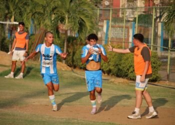 Dynamo continúa a paso firme y conserva el liderato de su grupo