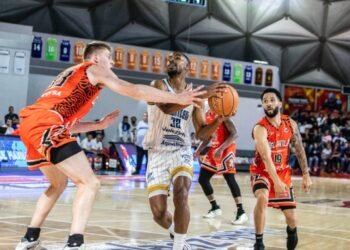 Marinos sufrió dolorosa derrota ante Pioneros y sigue inmerso en la mala racha