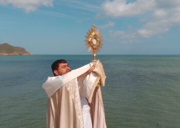 En Carúpano se cumplió la bendición del mar como parte de la fiesta de la Divina Misericordia
