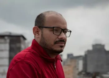 Periodista venezolano entrega un recurso de apelación para revertir negativa de amnistía