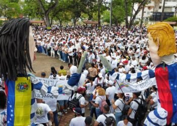 Chavismo realizó marcha y concentración en Carúpano para pedir el cese de las sanciones contra Venezuela