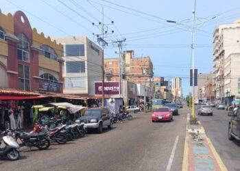 Negocios abiertos y poca afluencia de personas marcaron la pauta este jueves en Puerto La Cruz (+Fotos)