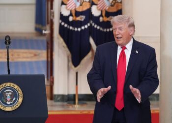 Trump asegura que durante las próximas 2 semanas EE.UU. va a atacar Irán con "mucha fuerza"