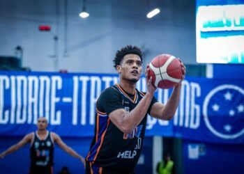 Edson Tovar cerró la ronda regular en Brasil con triple doble