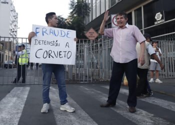 Unas 63.300 personas no votaron en Perú pese a instalación del 99,8 % de mesas electorales