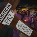Familiares de presos políticos realizaron viacrucis frente a la cárcel de El Rodeo I