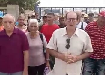 Jubilados de las salinas de Araya retomaron portón de de la empresa en Cruz Salmerón