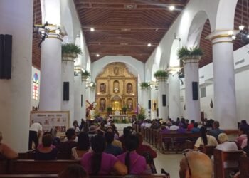 Feligreses de la Catedral de Barcelona conmemoran el Día del Nazareno con varias misas