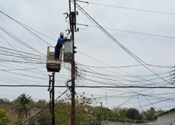 Restablecieron energía 220v en zona alta del sector Bello Monte (+Fotos)